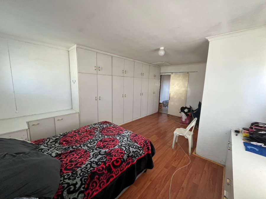 5 Bedroom Property for Sale in Grassy Park Western Cape